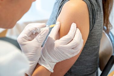 Salas de vacina de Paranavaí atenderão em horário estendido nesta semana