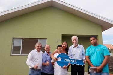 40 famílias de São Carlos do Ivaí recebem as chaves da casa própria 