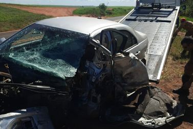 Acidente entre caminhão e carro na PR-552, em Mandaguaçu, deixa jovem ferido