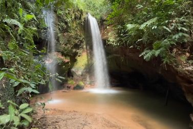 Na Estrada com o Portal: conhe&ccedil;a a Cachoeira Sapezal de 8 metros de altura