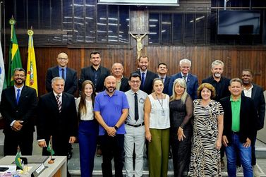 C&acirc;mara aprova doa&ccedil;&atilde;o de acervo da Biblioteca Legislativa para a Unespar