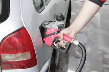 Petrobras anuncia redu&ccedil;&atilde;o de R$ 0,12 no pre&ccedil;o do diesel a partir de amanh&atilde; (18).