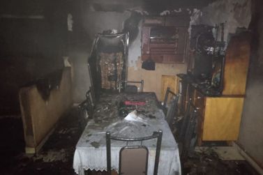 Incêndio destrói móveis de casa em Querência do Norte