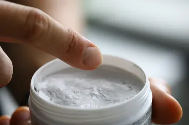 Anvisa pro&iacute;be hidratante facial clareador de empresa n&atilde;o identificada