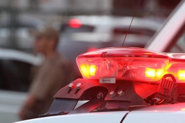 Homem &eacute; preso ap&oacute;s amea&ccedil;ar convivente com faca em Paranava&iacute;