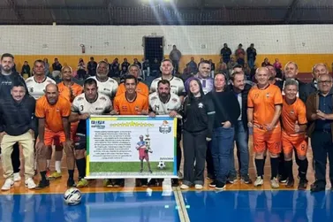 Homenagem a Betinho emociona p&uacute;blico na Ta&ccedil;a Regional de Futsal em Amapor&atilde;