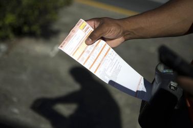 Moradores de Paranava&iacute; e regi&atilde;o seguir&atilde;o pagando taxa extra na conta de luz em junho