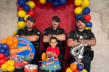 Guarda Municipal participa de anivers&aacute;rio e realiza sonho de pequeno f&atilde; em Paranava&iacute;