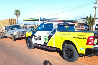 Motorista fica ferido ap&oacute;s colis&atilde;o entre carro e caminh&atilde;o na PR-492, em Para&iacute;so do Norte