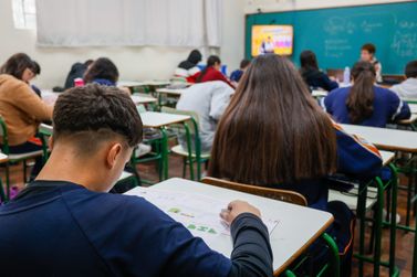 Paran&aacute; lidera ranking nacional de frequ&ecirc;ncia escolar no ensino m&eacute;dio em 2025