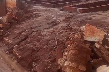 Quatro Marcos: muro de cemit&eacute;rio derrubado h&aacute; mais de 30 dias ainda aguarda reconstru&ccedil;&atilde;o