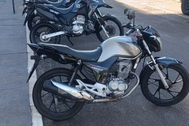 Sem CNH e com moto irregular, menor tenta fugir da GCM e &eacute; detido em Paranava&iacute;