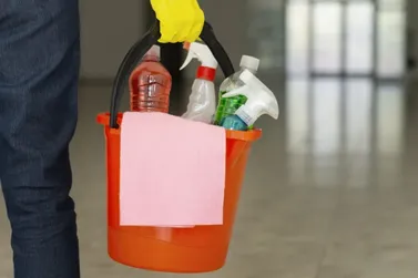 Anvisa pro&iacute;be Oxypur, Yta Clean e outros 10 produtos de limpeza