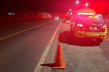 Colis&atilde;o entre carro e caminh&atilde;o deixa uma pessoa ferida na PR-463, em Colorado