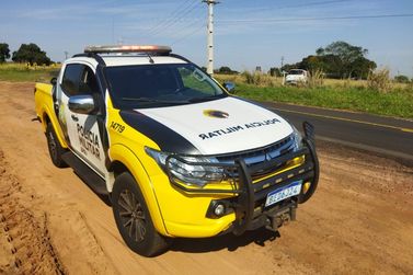 Moradora de Paranava&iacute; capota carro a caminho do primeiro dia de trabalho