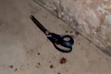 Mulher &eacute; presa ap&oacute;s atacar marido com tesoura enquanto ele dormia em Para&iacute;so do Norte