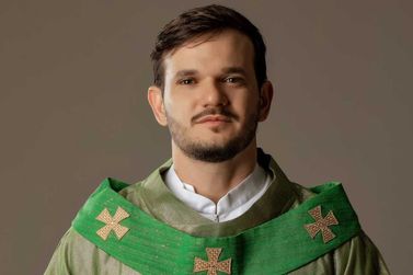 Padre Patrick retorna a Maring&aacute; com espet&aacute;culo sobre os sete pecados capitais