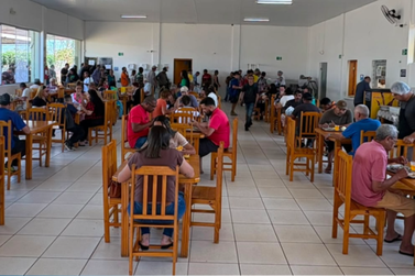  R$ 3 a refei&ccedil;&atilde;o: Restaurante Popular bate recorde e chega &agrave; capacidade m&aacute;xima