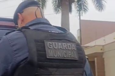 VEJA O V&Iacute;DEO: Homem &eacute; preso ap&oacute;s ser encontrado dormindo dentro de resid&ecirc;ncia em Paranava&iacute;