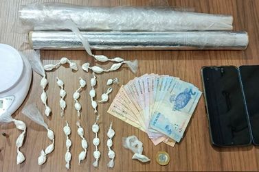 Pol&iacute;cia apreende coca&iacute;na, muni&ccedil;&otilde;es e materiais para embalo de drogas em Paranacity