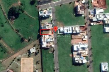 Terreno &agrave; venda - 450m&sup2; - Centro