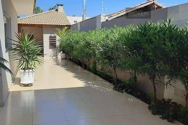 Casa &agrave; venda - 270m&sup2; - Jardim Igua&ccedil;u