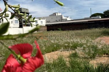 Terreno &agrave; venda - 1500m&sup2; - Centro