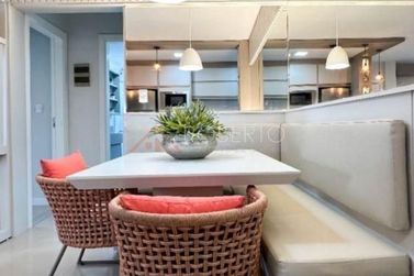Apartamento &agrave; venda - 102m&sup2; - Meia Praia
