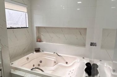 Casa &agrave; venda - 450m&sup2; - Condom&iacute;nio Mont Blanc