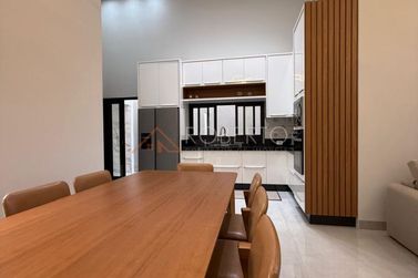 Casa &agrave; venda - 318m&sup2; - Centro