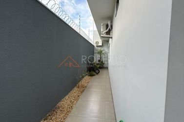 Casa &agrave; venda - 300m&sup2; - Jardim O&aacute;sis