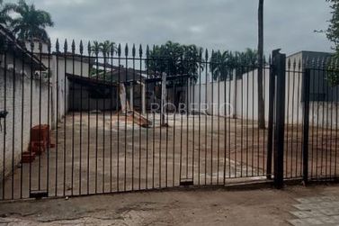 Terreno &agrave; venda - 330m&sup2; - Jardim Ibirapuera