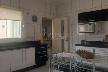 Sobrado &agrave; venda - 246m&sup2; - Jardim Igua&ccedil;u