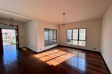 Casa &agrave; venda - 286m&sup2; - Jardim Ouro Branco