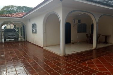 Casa &agrave; venda - 270m&sup2; - Centro