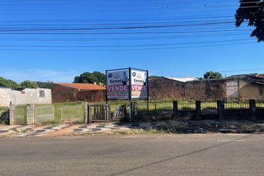 Terreno &agrave; venda - 762m&sup2; - Centro