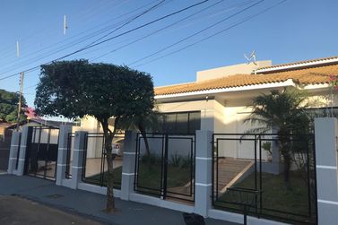 Casa &agrave; venda - 330m&sup2; - Centro