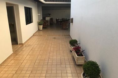 Casa &agrave; venda - 330m&sup2; - Centro