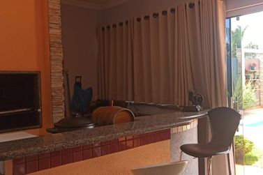 Casa &agrave; venda - 325m&sup2; - Centro