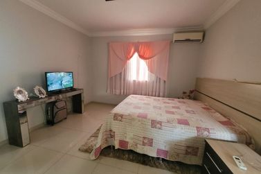 Casa &agrave; venda - 302m&sup2; - Centro