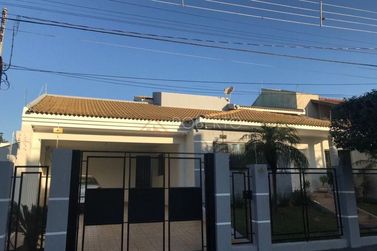 Sobrado &agrave; venda - 420m&sup2; - Centro