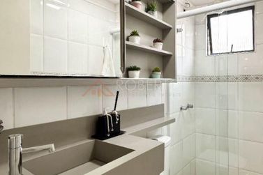 Apartamento &agrave; venda - 102m&sup2; - Meia Praia