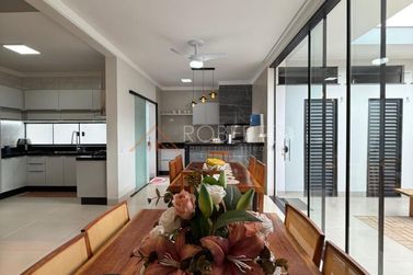Casa &agrave; venda - 300m&sup2; - Jardim O&aacute;sis