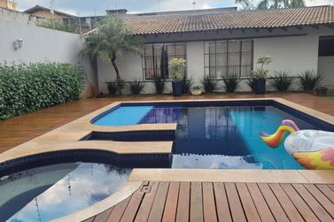 Casa &agrave; venda - 302m&sup2; - Centro