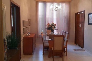 Casa &agrave; venda - 260m&sup2; - Jardim Igua&ccedil;u