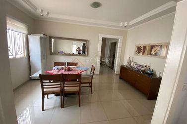 Casa &agrave; venda - 375m&sup2; - Jardim Guanabara