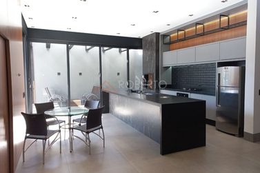 Casa &agrave; venda - 390m&sup2; - MONTE CRISTO