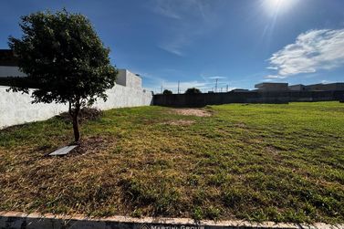 Terreno &agrave; venda - 360m&sup2; - Condom&iacute;nio Royal Park