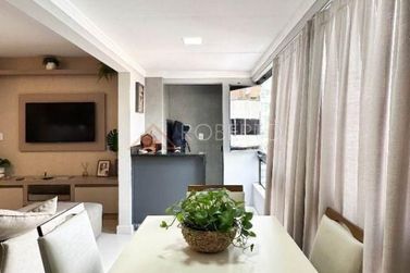 Apartamento &agrave; venda - 102m&sup2; - Meia Praia