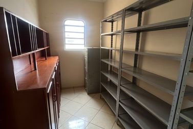 Sala Comercial para alugar - 2m&sup2; - Centro